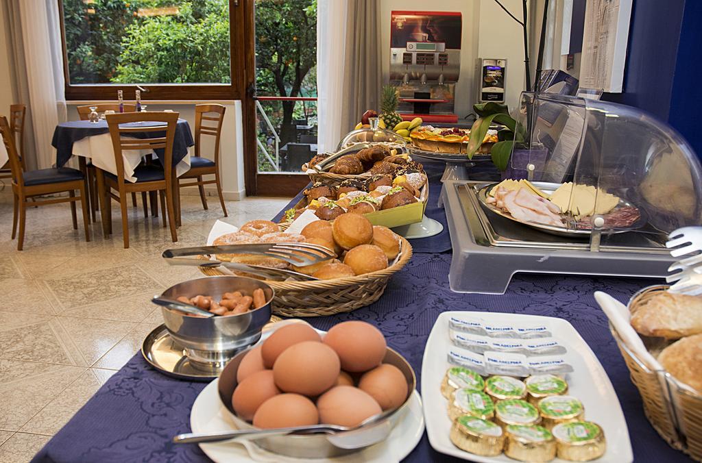 Leone Hotel 3*