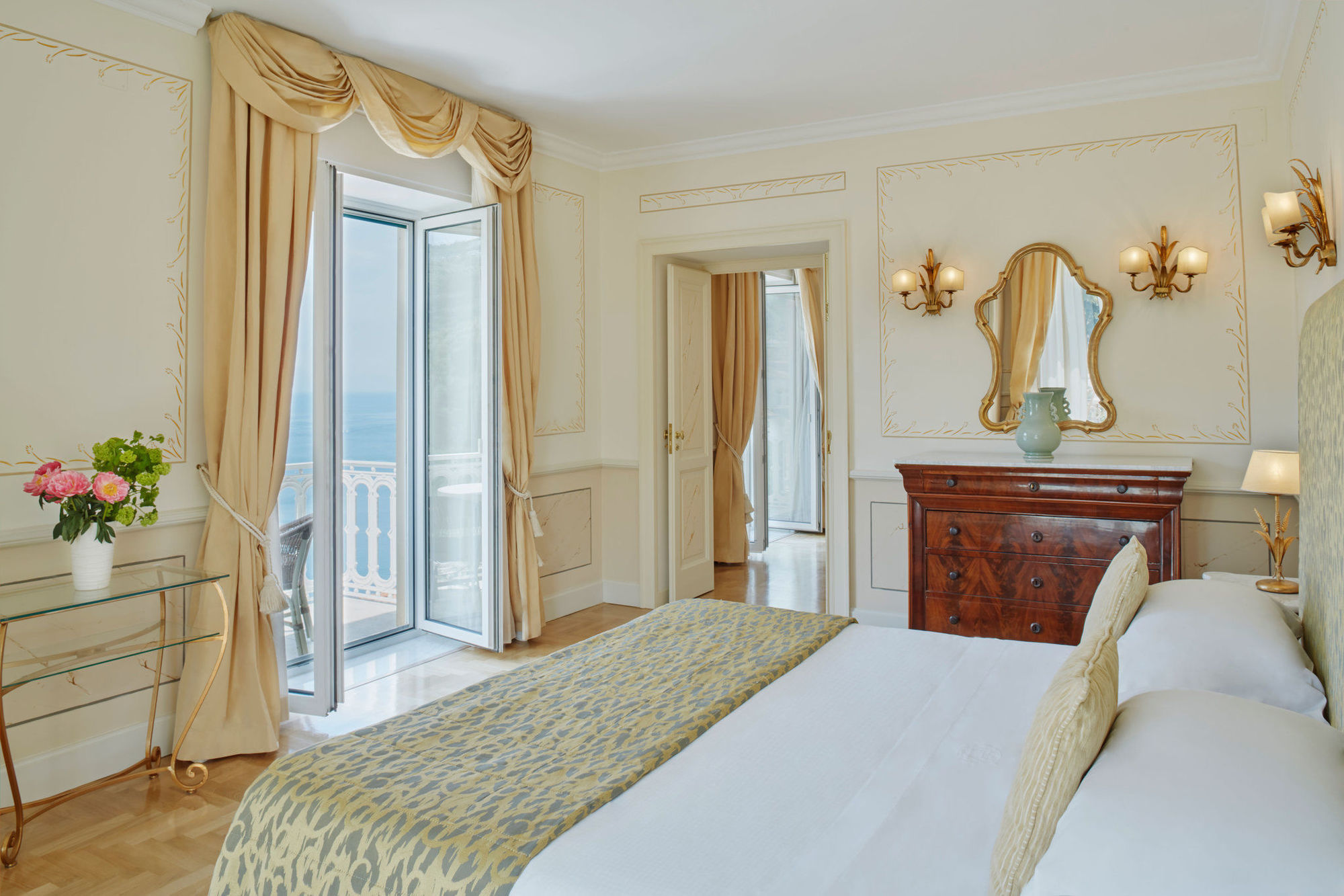 Grand Excelsior Vittoria Hotel 5*