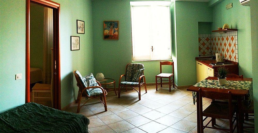 Alviani Anna Hotel 2*