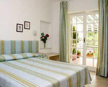 Alviani Anna Hotel 2*