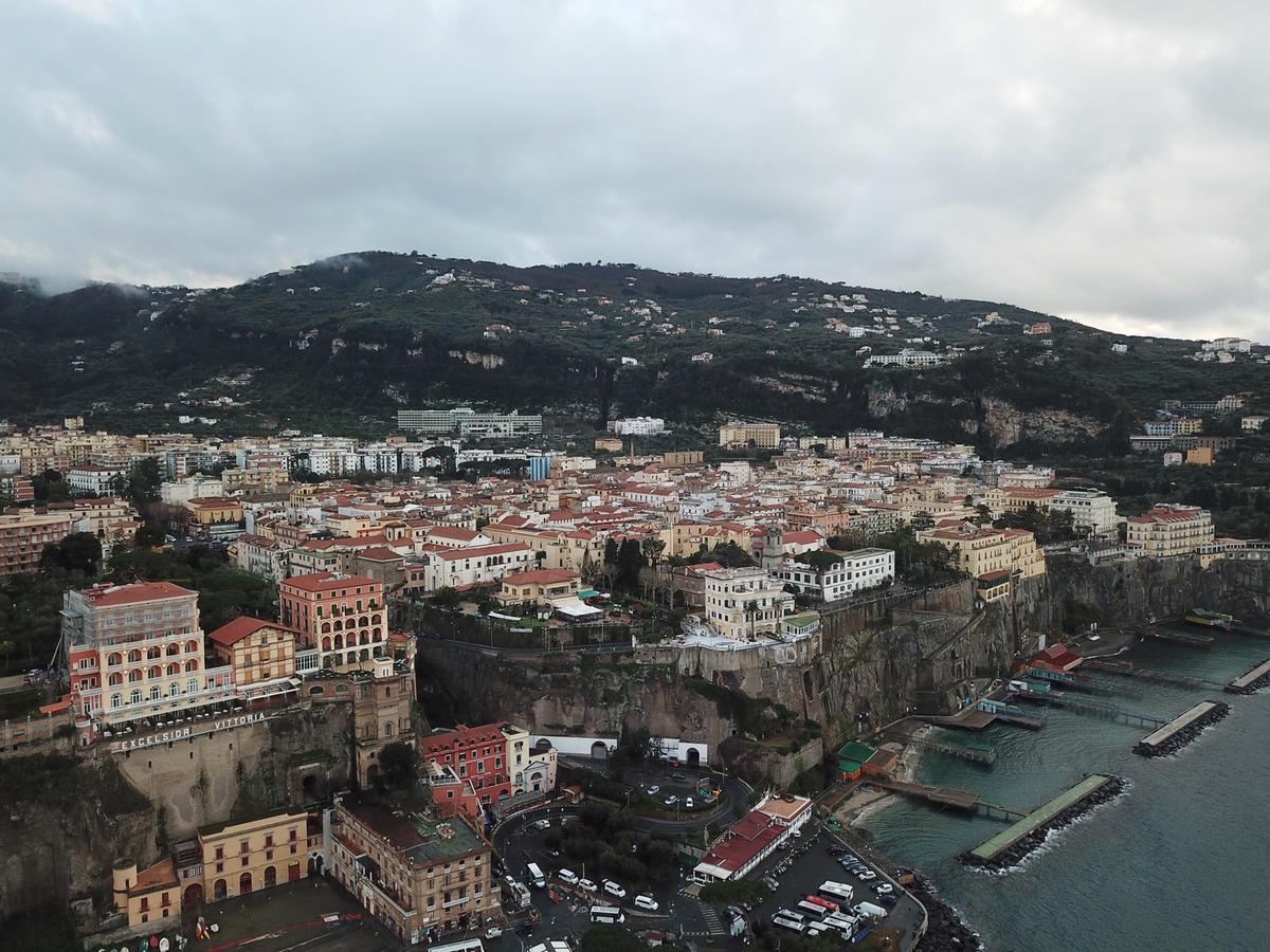 Yacht Club Capo Cervo Suites B&B Sorrento