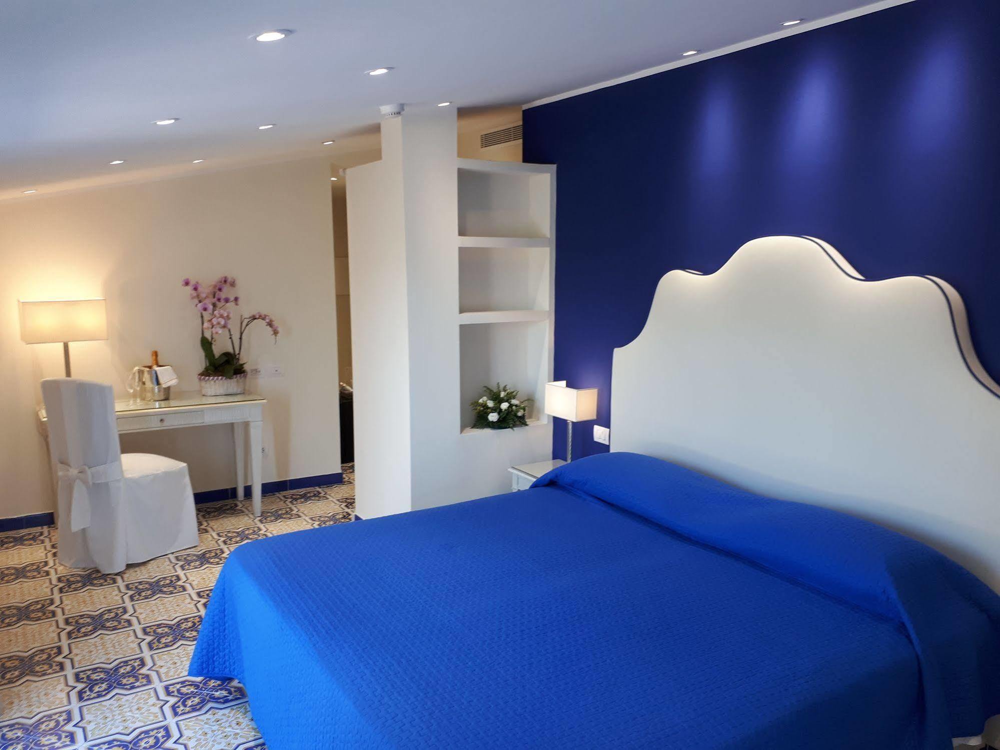 Hotel La Vue D'or 4*