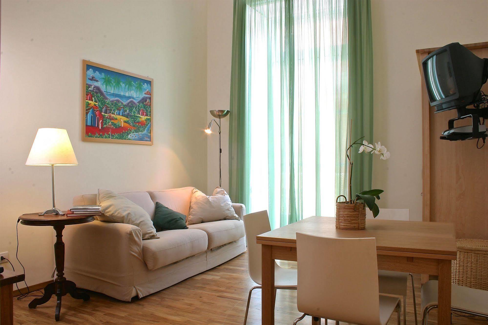 Corso Italia 4*