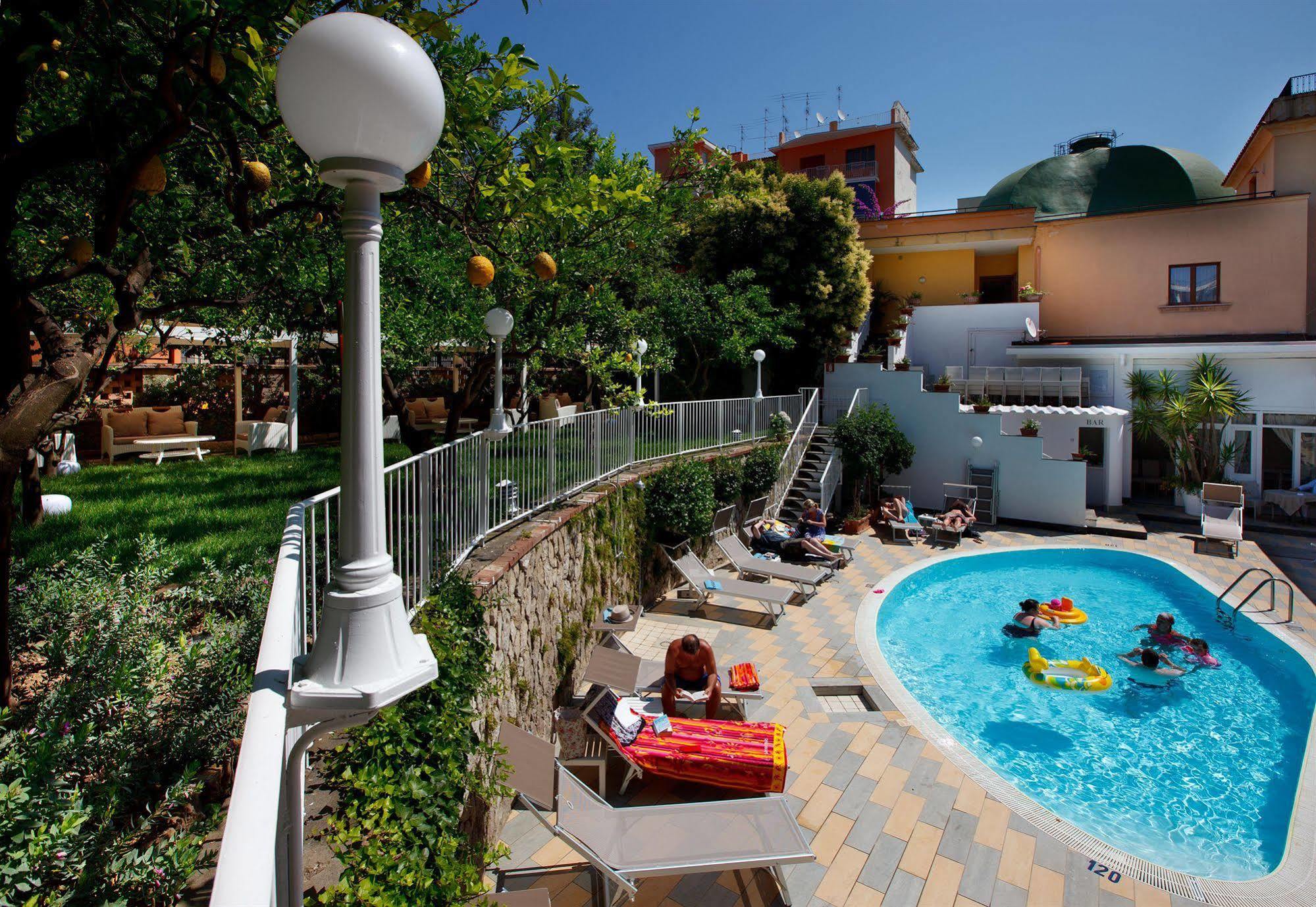 Capri Hotel 4*