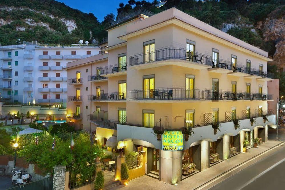 Ascot Hotel 4*