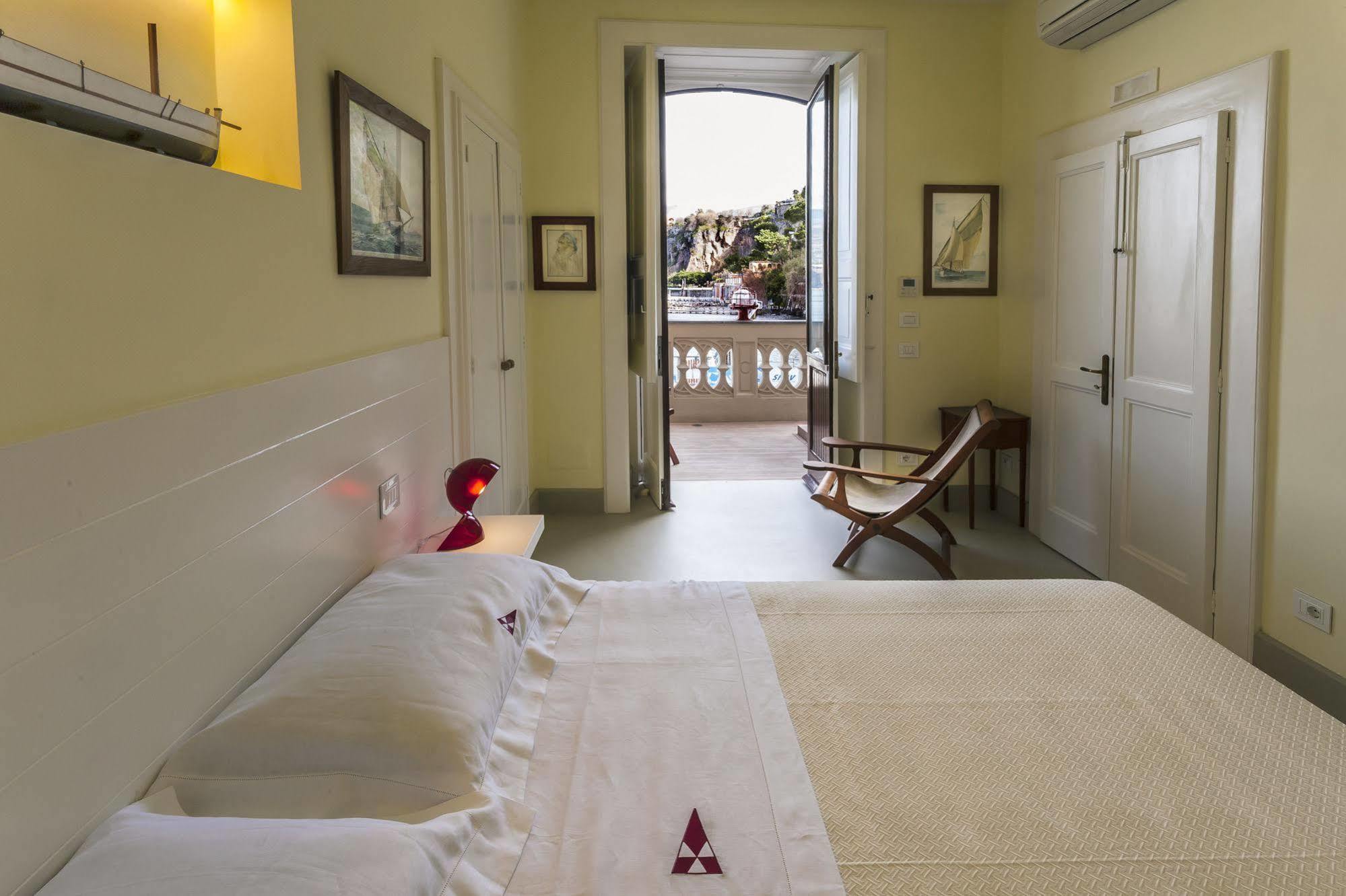 Yacht Club Capo Cervo Suites B&B 3*