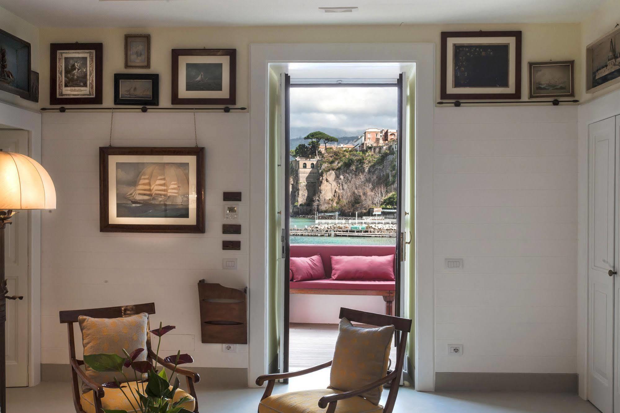 Bed & Breakfast Yacht Club Capo Cervo Suites B&B Sorrento