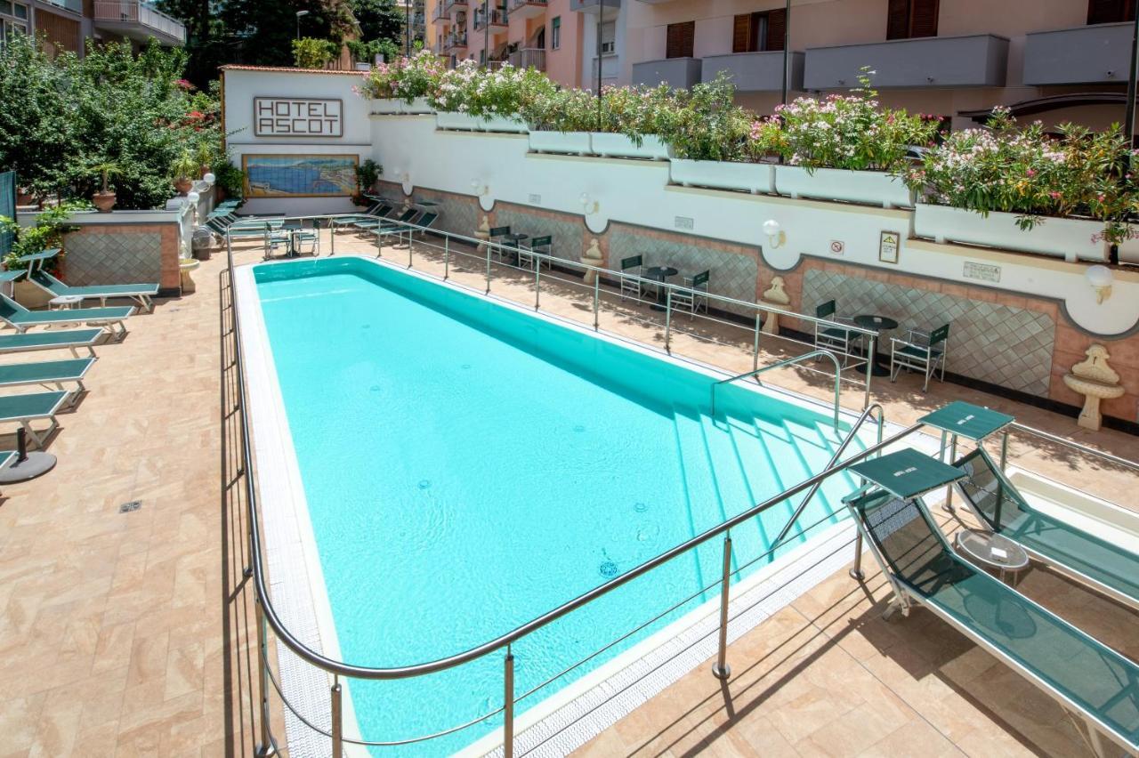 Ascot Hotel 4*