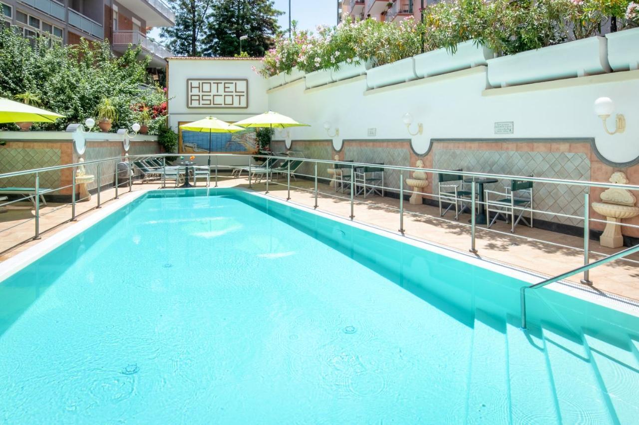Ascot Hotel 4*