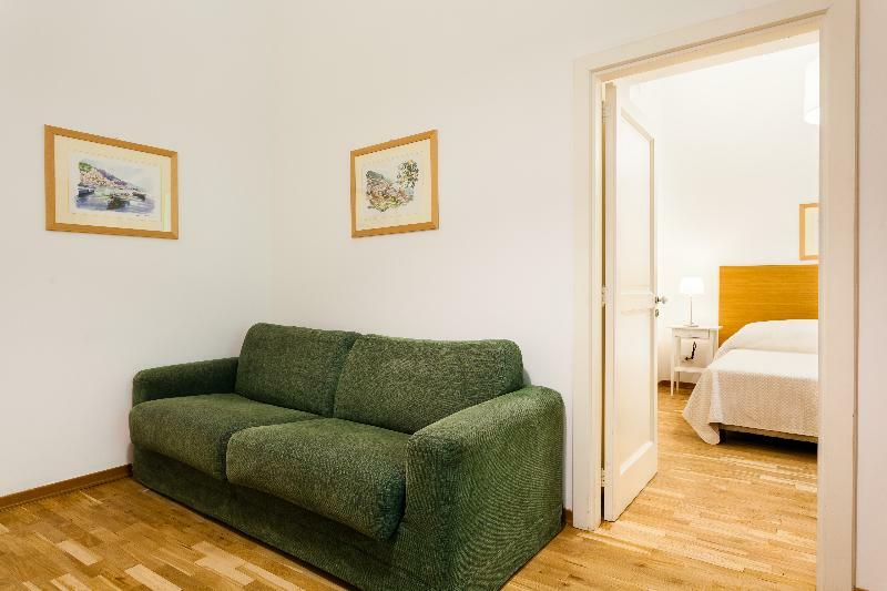 Corso Italia 4*