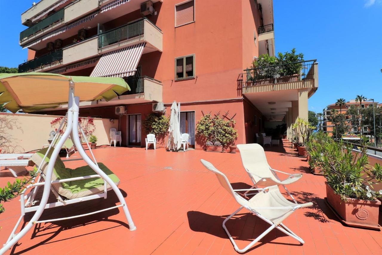 La Terrazza Parco Lauro Apartment