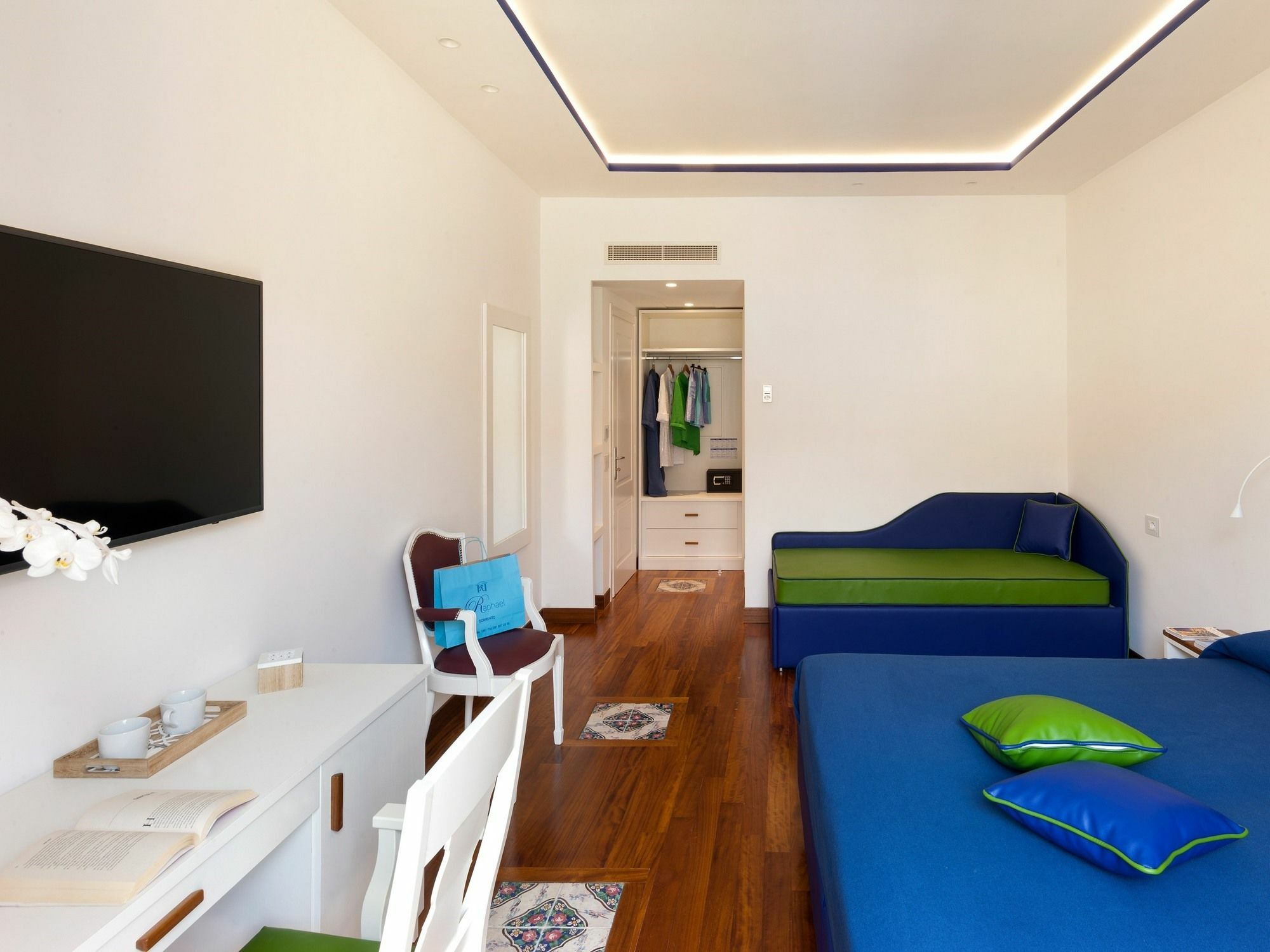 La Casa Dell'orologio - Main Square Guest house 2*