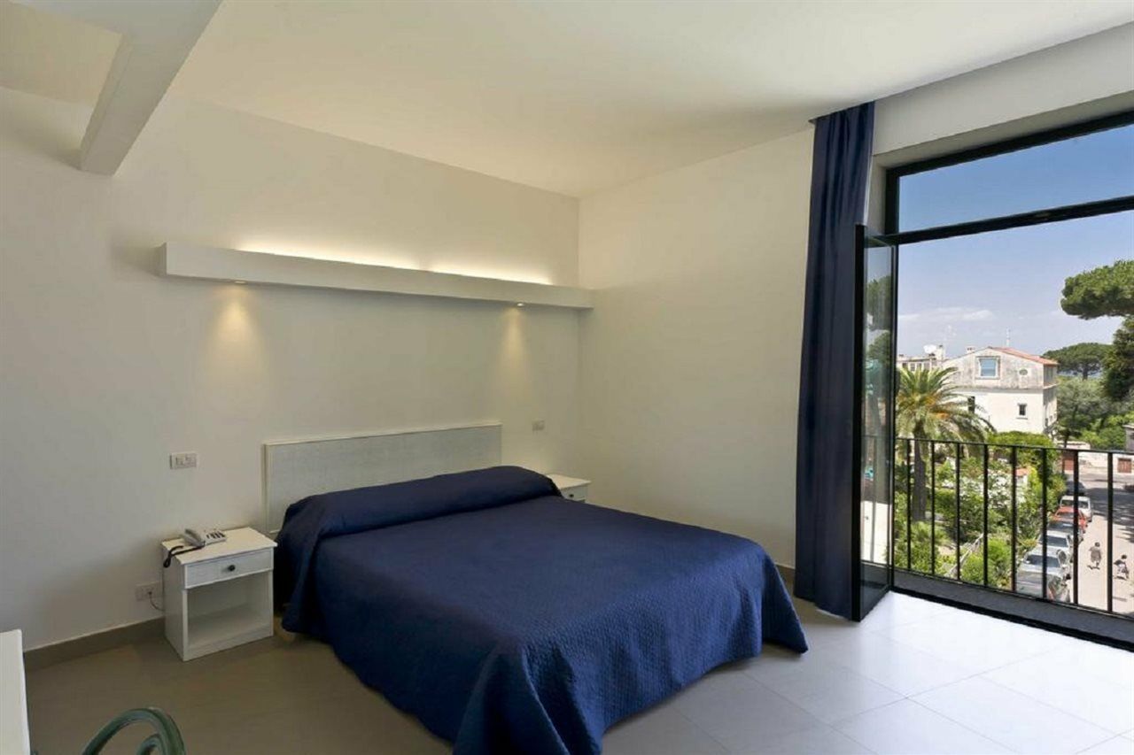 Eden Hotel 3*