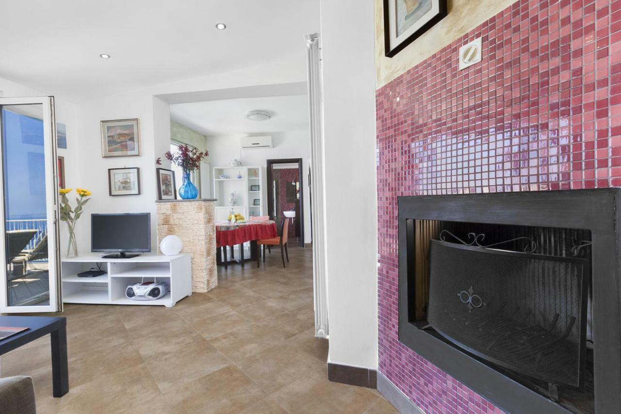 - Casa Augusta B *