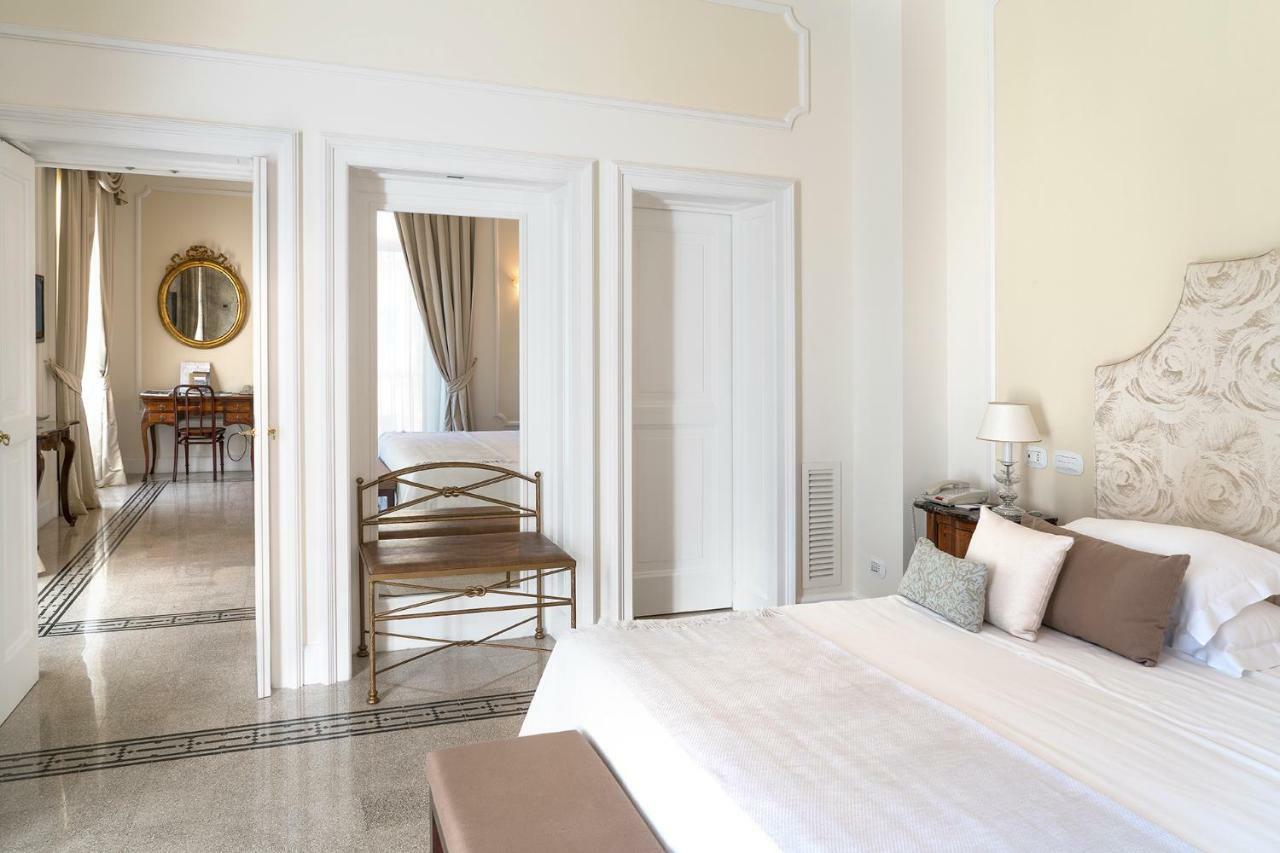 Grand Excelsior Vittoria Hotel 5*